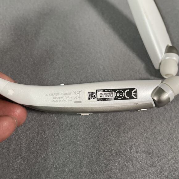 LG HBS-830 TONE Ultra Bluetooth Wireless Stereo Headset White - Picture 4 of 5